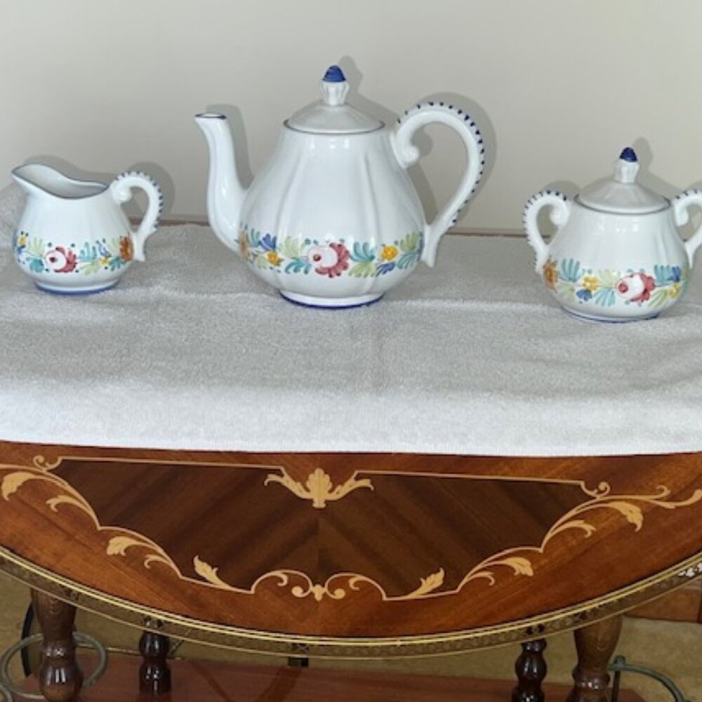 Williams-Sonoma Teapot, Sugar and Creamer set